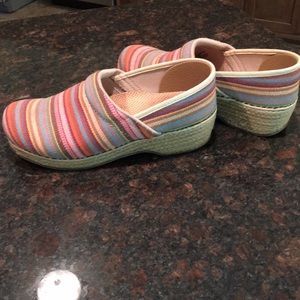 Dansko vegan stripes fabric clogs size 8.5-9